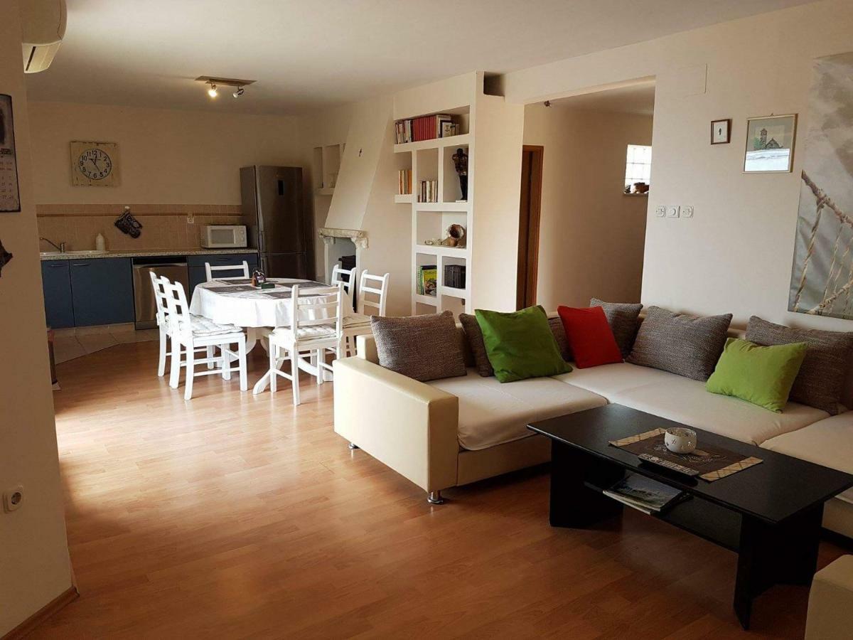 Apartment Tempera Povlja  Luaran gambar